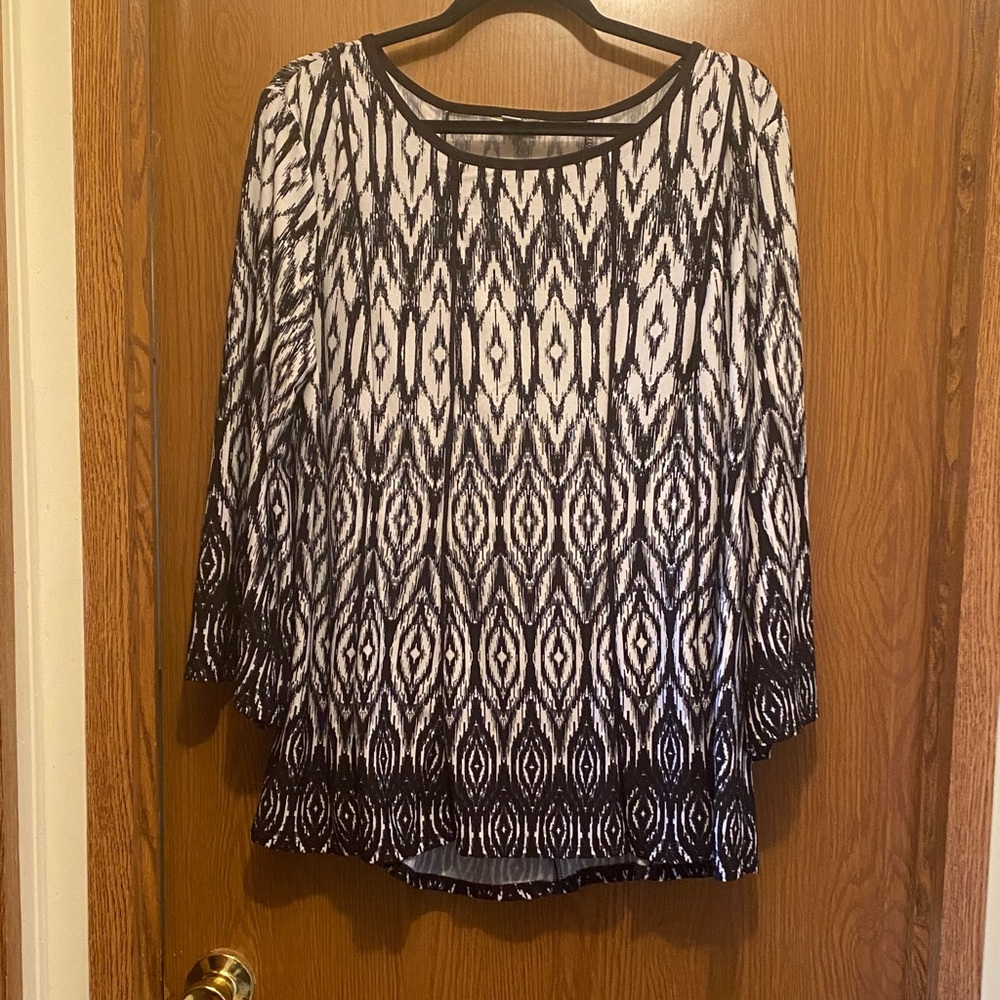 Avenue Black and White Geometric Blouse